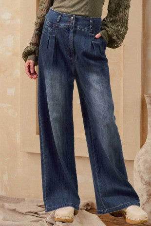 Pleated Jeans